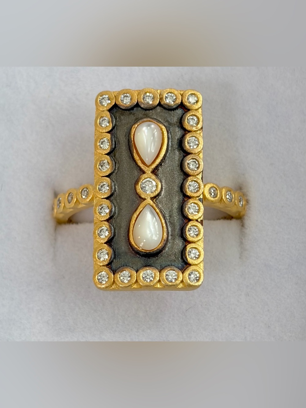 NWOT SZ 10 Freida Rothman cocktail statement ring with mother of pearl